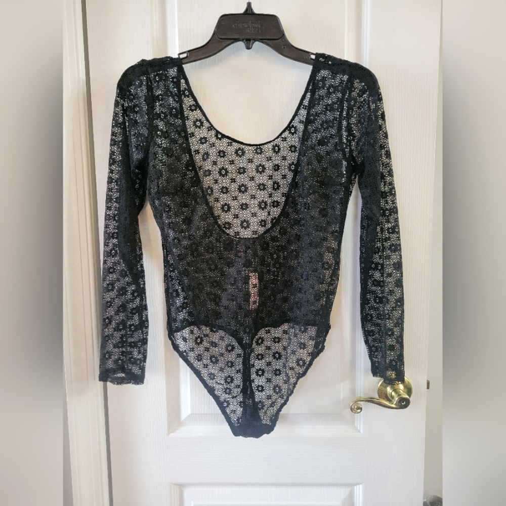 NWT Victoria's Secret Black Medallion Lace Long Sleeve Thong Bodysuit M/L Sexy